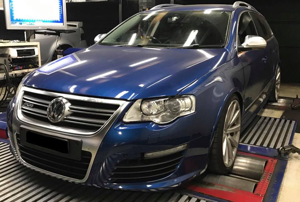 VW Passat r32