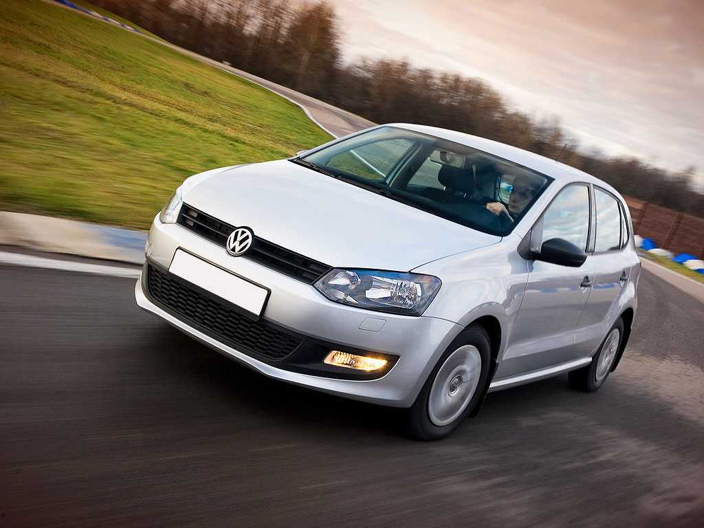 Авто поло. Фольксваген поло хэтчбек 2013. Volkswagen Polo хэтчбек 1.6. Фольксваген поло 1.6 хэтчбек. Фольксваген поло 5.