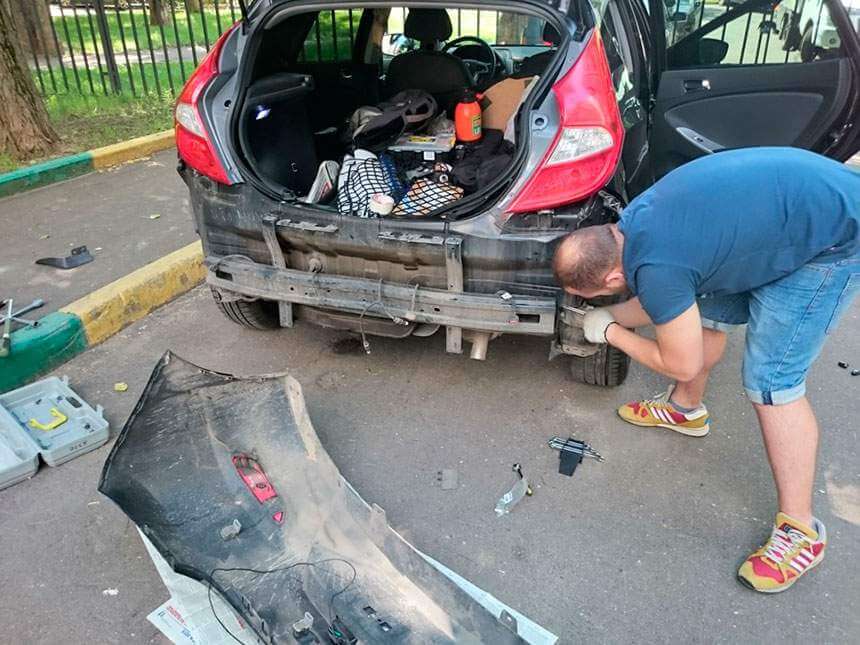 Демонтаж заднего бампера Hyundai Solaris (Хендай Солярис) хэтчбек