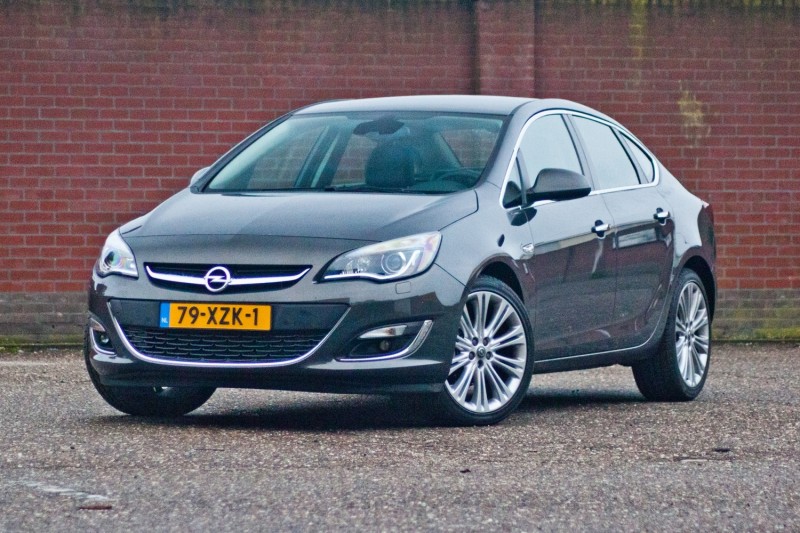 Opel astra 1.4. Опель Астра 1.4 турбо седан. Opel Astra j 1.4 Turbo седан. Opel Astra j sedan 1.4 Turbo. Opel Astra седан турбо.