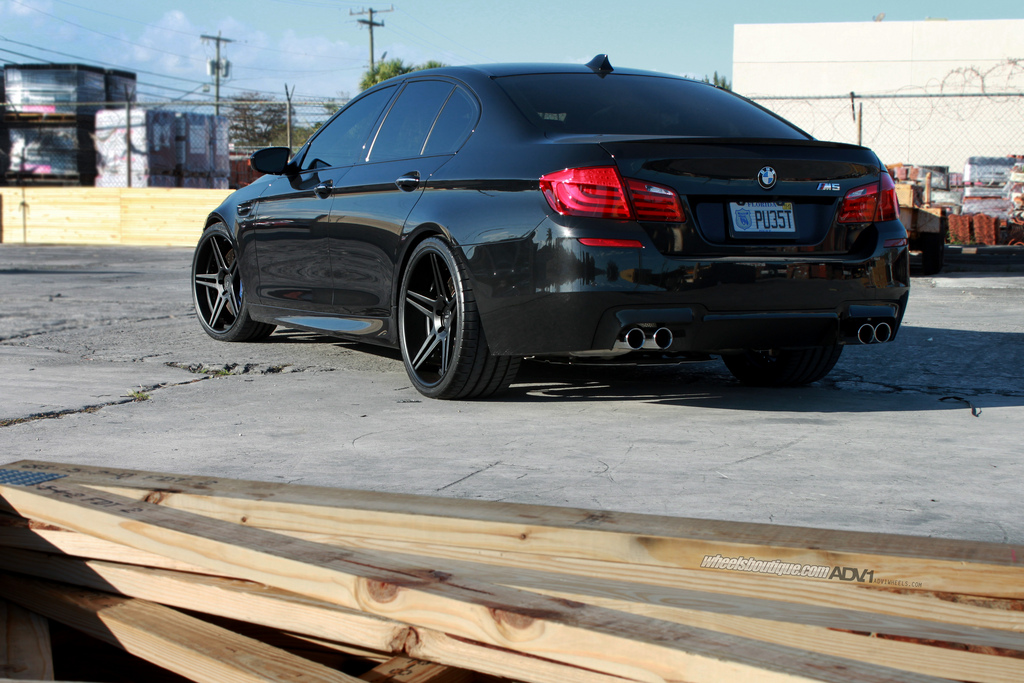 BMW m5 f10 Black Tuning