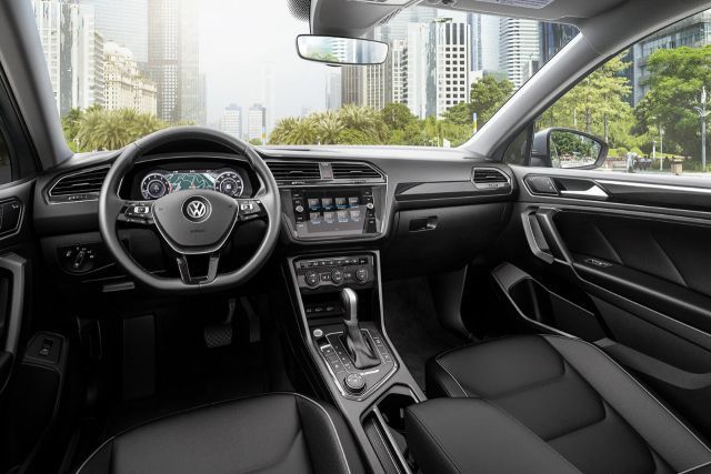 2020 VW Tiguan interior