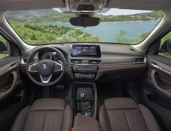 салон BMW X1 2020 фото