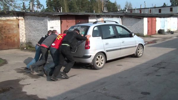 Толкание автомобиля