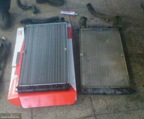 Новый и старый радиатор охлаждения на Шевроле Нива