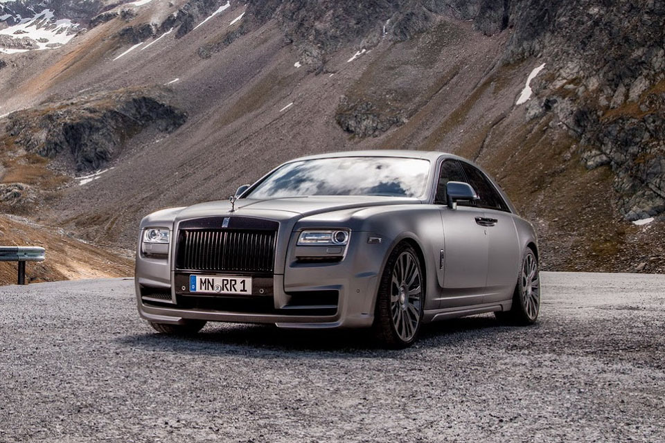 Rolls-Royce Ghost от немецкой фирмы Novitec и ее подразделения Spofec, отвечающего за доработку моделей Rolls-Royce. Самый доступный седан RR получил новый карбоновый обвес, углепластиковый спойлер и 22-дюймовые диски.