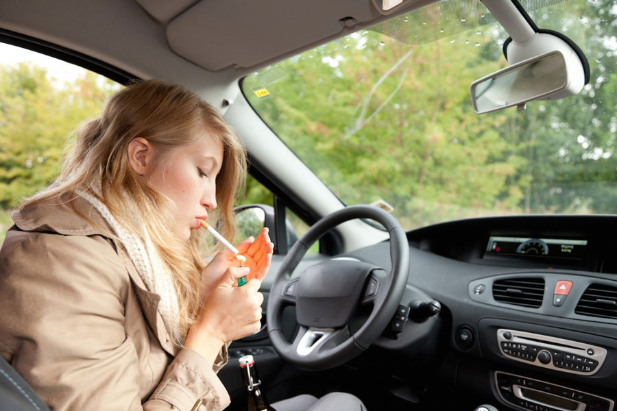 Как избавиться от запаха сигарет в машине
