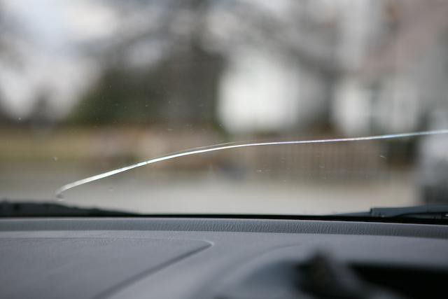заделка трещин в лобовом стекле автомобиля