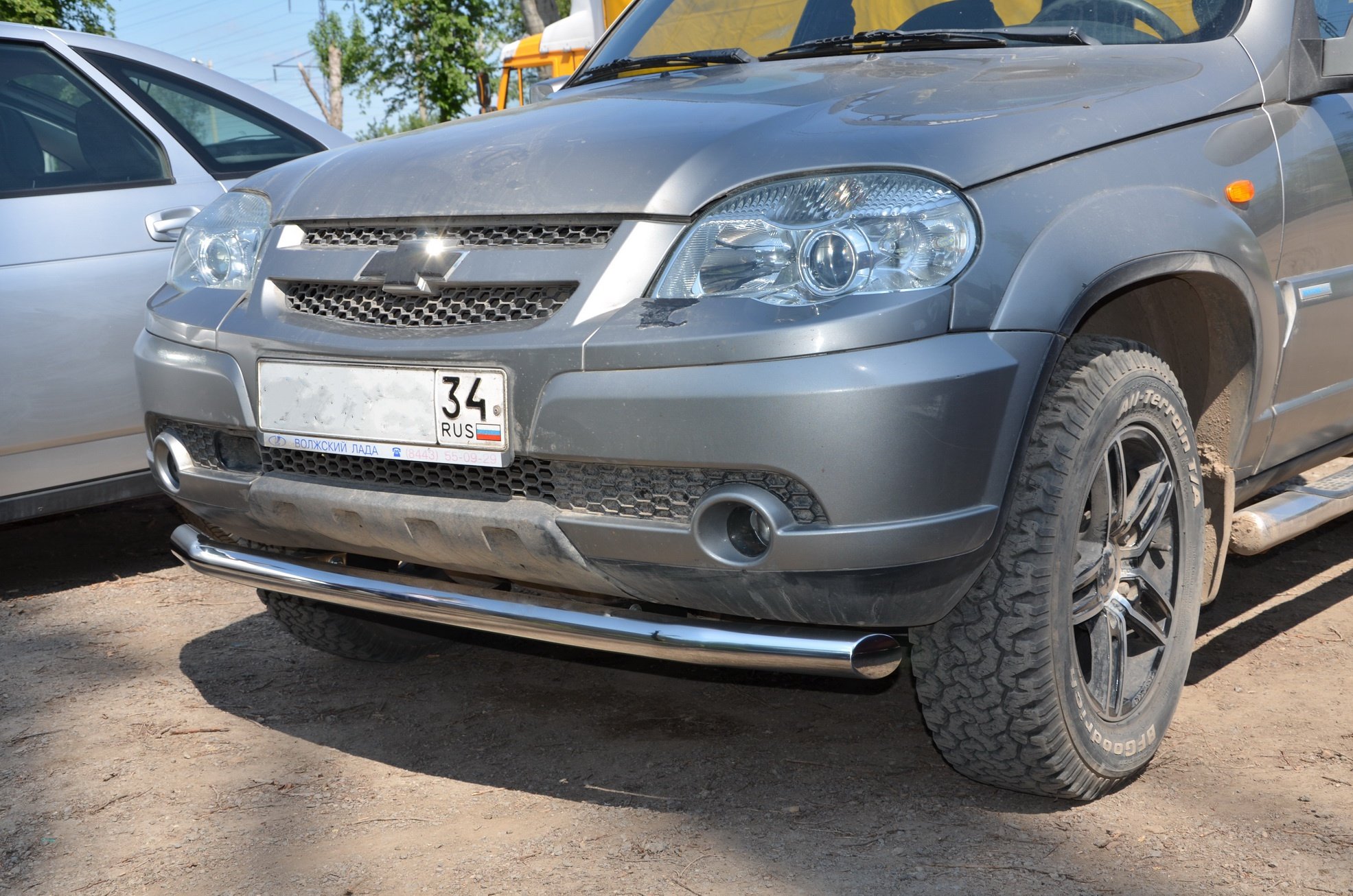 Передний бампер шевроле нива. Защита переднего бампера Chevrolet Niva. Защита бампера Шевроле Нива с 2009. Нива Шевроле защита бампера трубы. Труба переднего бампера Шевроле Нива.