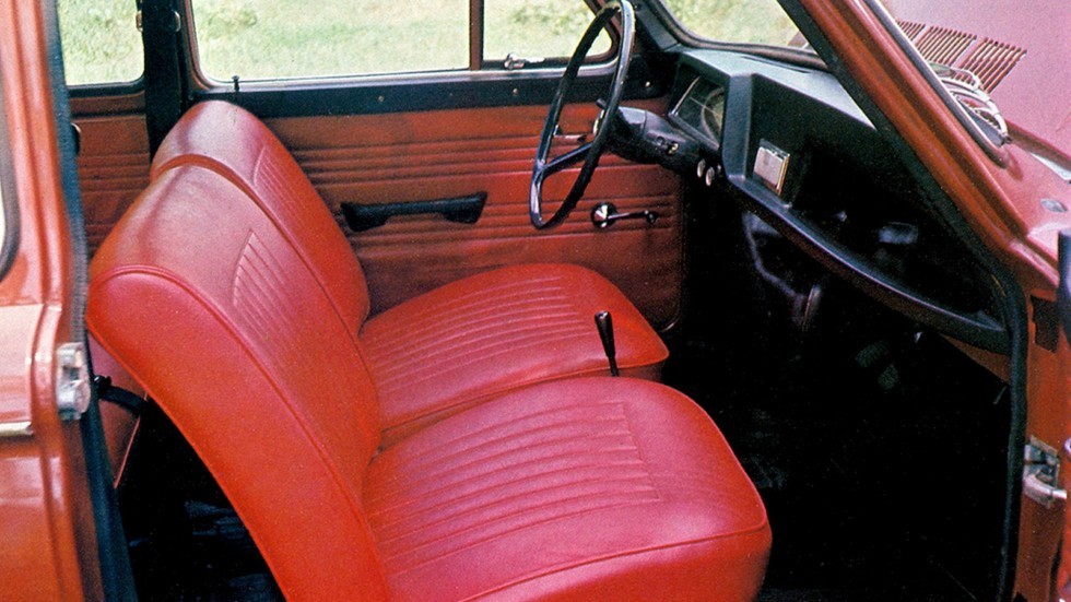 Пассажирское кресло на Запорожцах часто отсутствовало – на его месте появлялся еще один импровизированный багажник