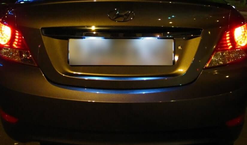 Замена лампы подсветки номерного знака Hyundai Solaris