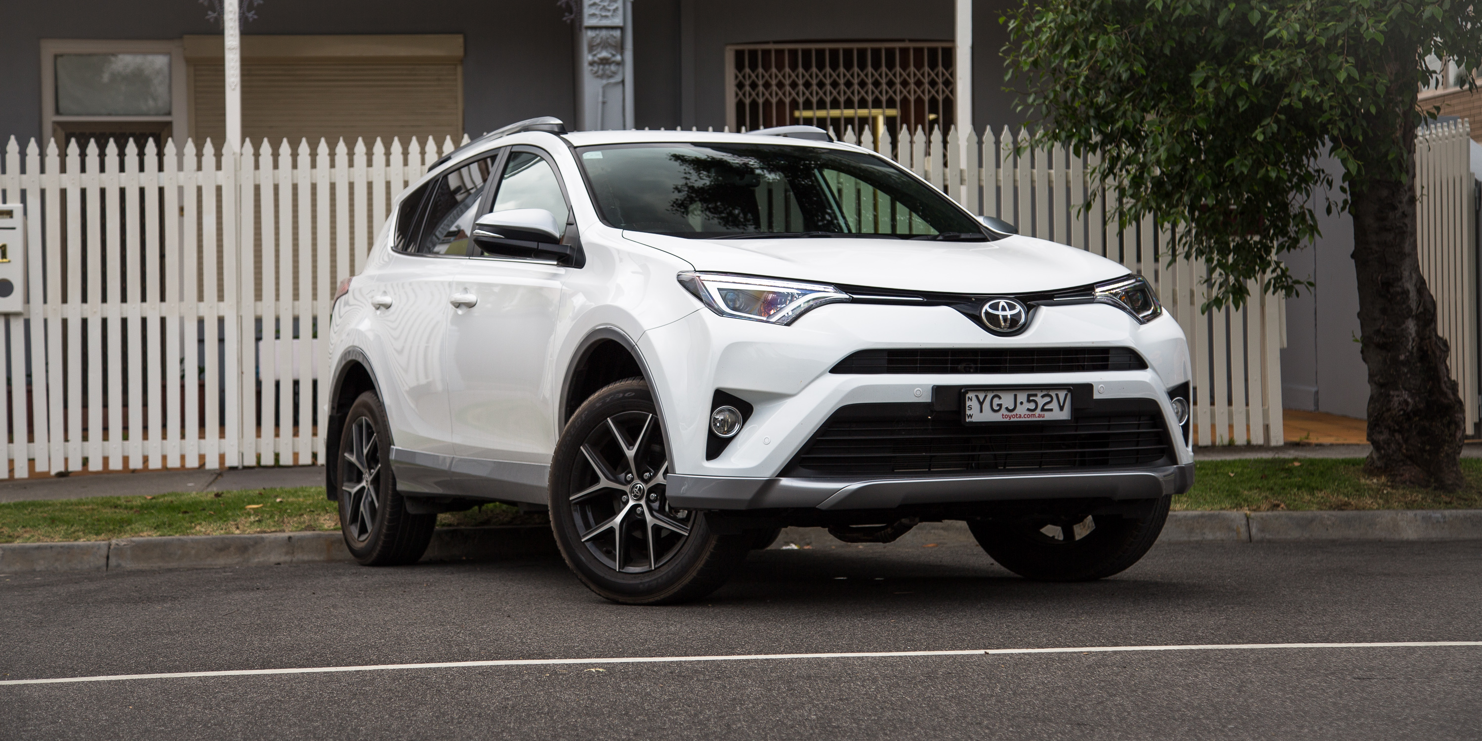 Рав 7. Toyota rav4 белая. Тойота рав 4 2018 белый. Белая Тойота rav4. Toyota rav4 2017 белый.