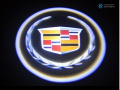 Подсветка дверей автомобиля: проекция логотипа Cadillac